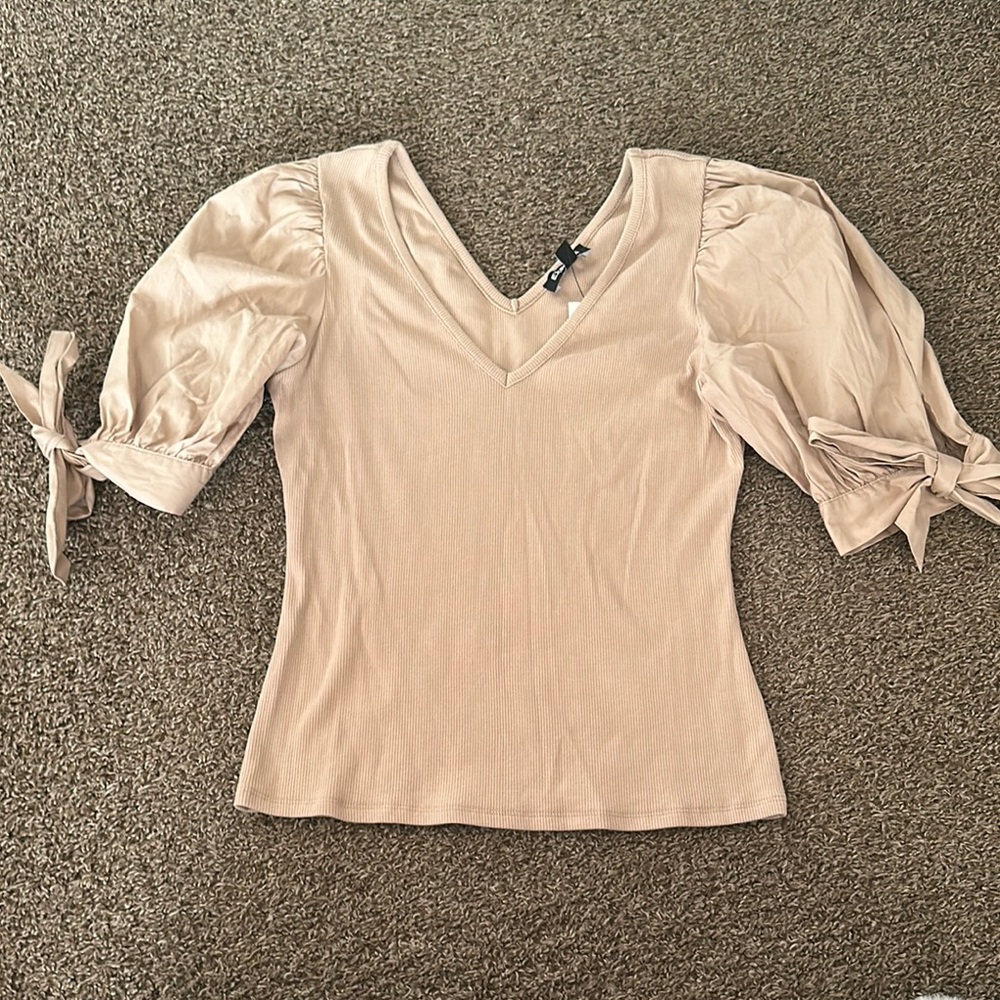 Puff Sleeve shirt with Tie sleeves